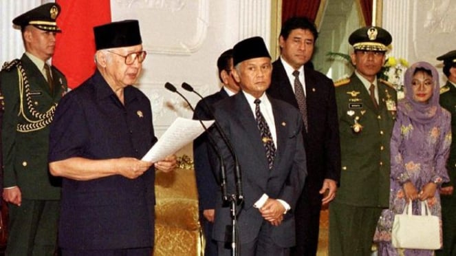Pidato pengunduran diri presiden Soeharto tahun 1998 Pidato pengunduran diri presiden Soeharto tahun 1998