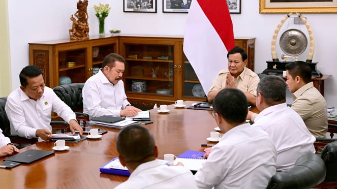 Presiden RI Prabowo Subianto memanggil Jaksa Agung ST Burhanuddin, Kepala PPATK Ivan Yustiavandana dan Kepala Badan Pengawasan Keuangan dan Pembangunan (BPKP) Yusuf Ateh